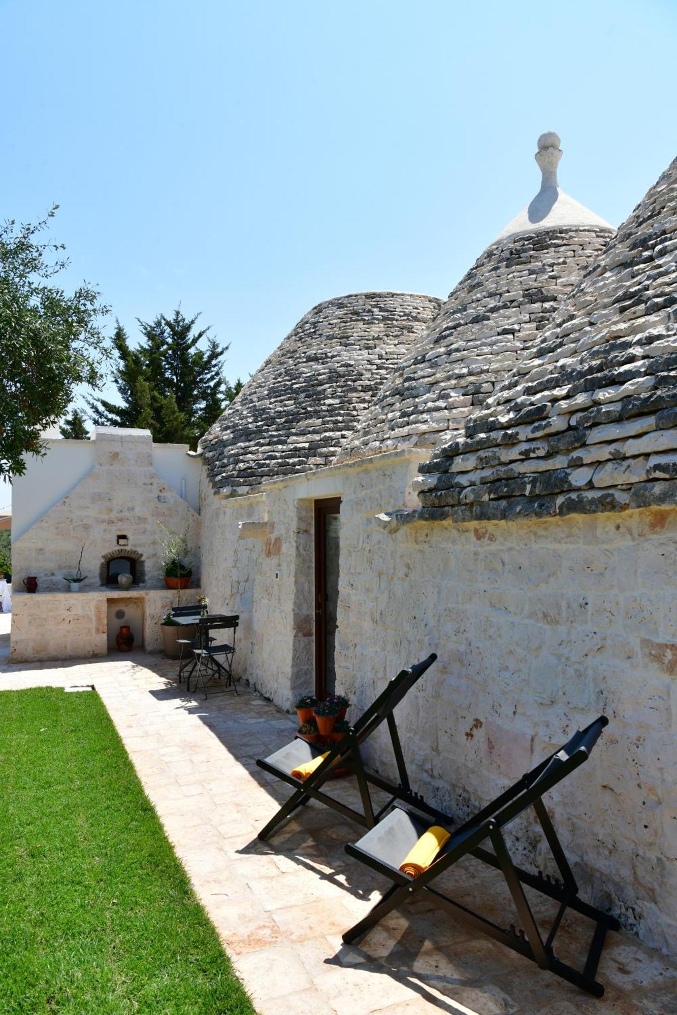 Antonelli Lamarossa Trulli & Suites מראה חיצוני תמונה