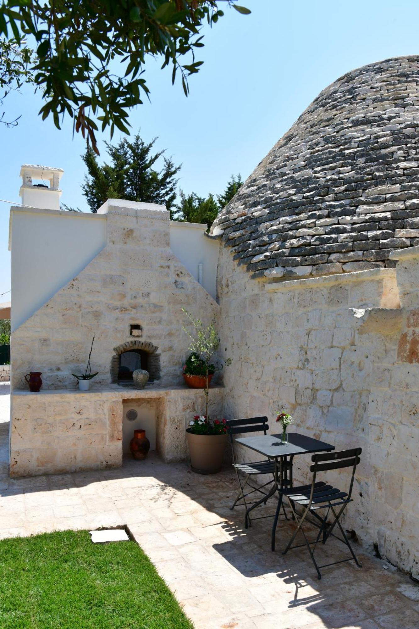 Antonelli Lamarossa Trulli & Suites מראה חיצוני תמונה